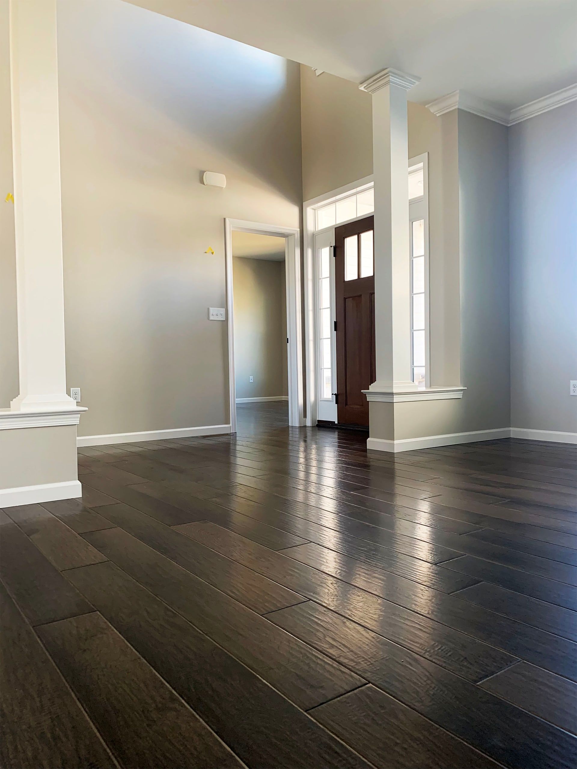 Flat Off-White Walls, Stained Front Door, Varnish Entrance Door, Interior Painting